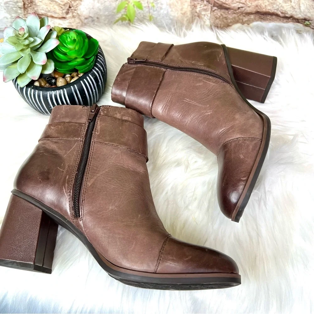 KORKS Distressed Brown Leather Chic Ankle Boots, Beautiful Patina, 9M